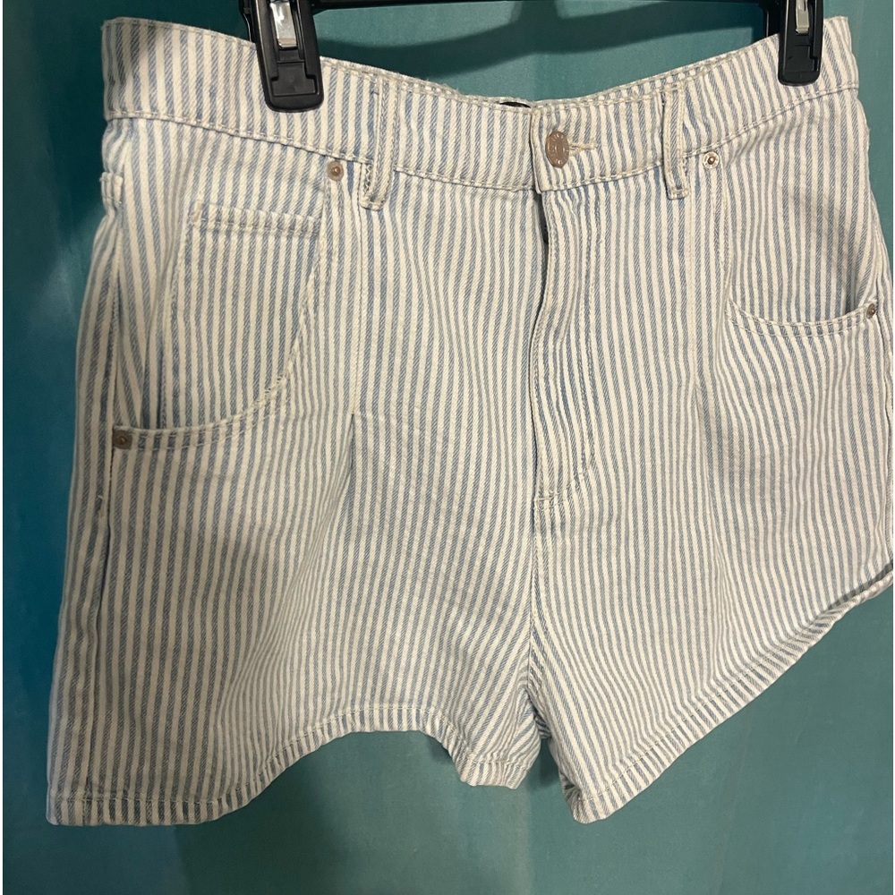 Urban Outfitters BDG Stripped Jean Shorts! Size 30